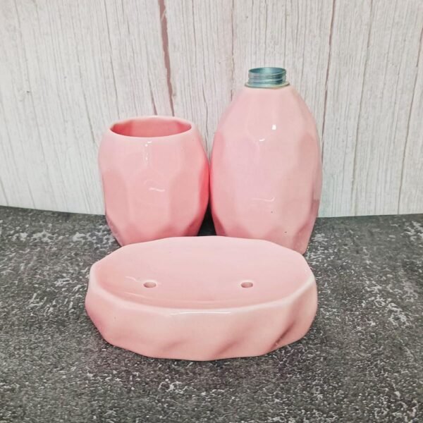 Diamond Cut Design Khurja Ceramic Bathroom Set-DP5024