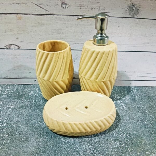 Curvy Design Khurja Ceramic Bathroom Set-DP5027